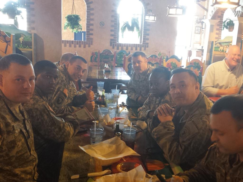 USArmyLovesPark's tweet photo. Team building with Rockford's Finest! https://t.co/qziCXT5muM