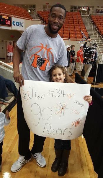 UpflowBall's tweet photo. Slain Mercer player had heartbreaking bond with 7-year-old girl https://t.co/0d9wpSAHyn https://t.co/EpgJqZXDwf