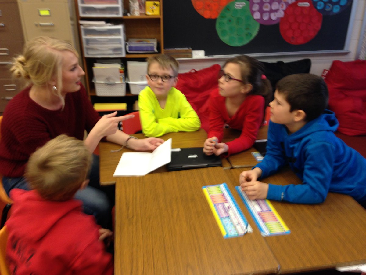 dbolluyt's tweet photo. So much fun teaching Spanish to SLES 2nd graders today! #SpiritLakeCSD https://t.co/zZA1udkan7