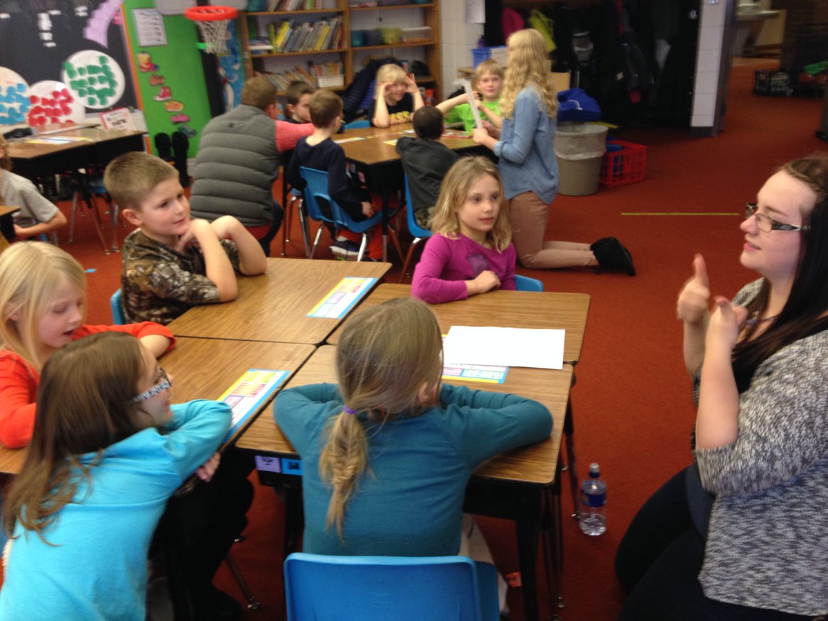 dbolluyt's tweet photo. So much fun teaching Spanish to SLES 2nd graders today! #SpiritLakeCSD https://t.co/zZA1udkan7