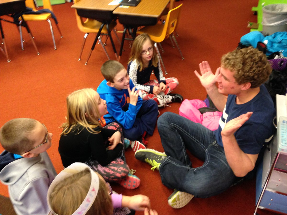 dbolluyt's tweet photo. So much fun teaching Spanish to SLES 2nd graders today! #SpiritLakeCSD https://t.co/zZA1udkan7