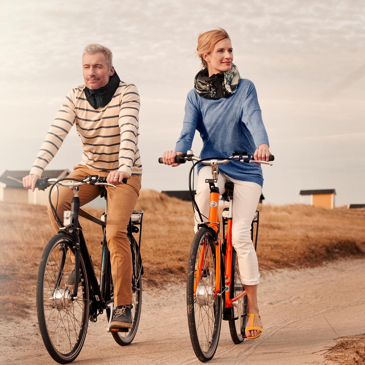 Groupidea's tweet photo. Why do so few #cyclists wear a helmet?  Could the invisible helmet be the future? #hövding https://t.co/NALBH9Y3bs https://t.co/e4BZqgBgmz