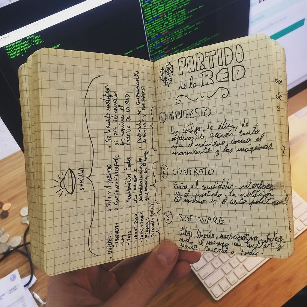 santisiri's tweet photo. mis viejos me trajeron mis cuadernos de bocetos. esto es Marzo de 2012. antes de que exist… https://t.co/aKf460Kwdk https://t.co/mwZU4RQxPn