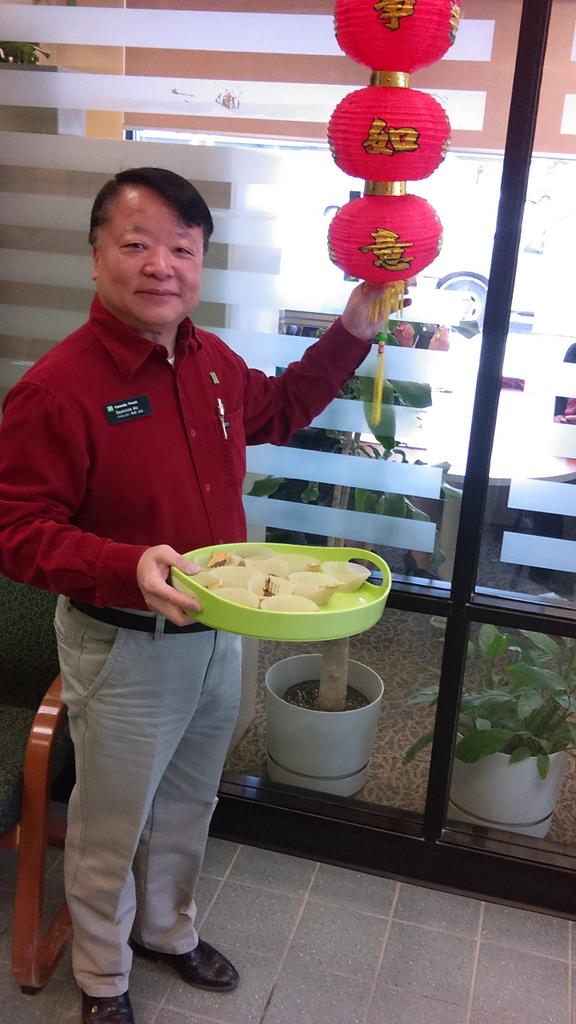 maninder_burmi's tweet photo. #WorldNutellaDay Dominie doing lobby leadership and handing nutella cookies! @BrianGervais_TD @elliss5 @JessicaKeus https://t.co/HDIlpVzap3