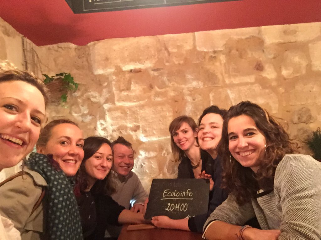 SoAnn's tweet photo. Et hop, apéro de fin de semaine avec la Team @ecoloinfo et @PlaceToBcop21 @placetobbx de Bordeaux ! #cheers! https://t.co/uvj4vzkMoZ