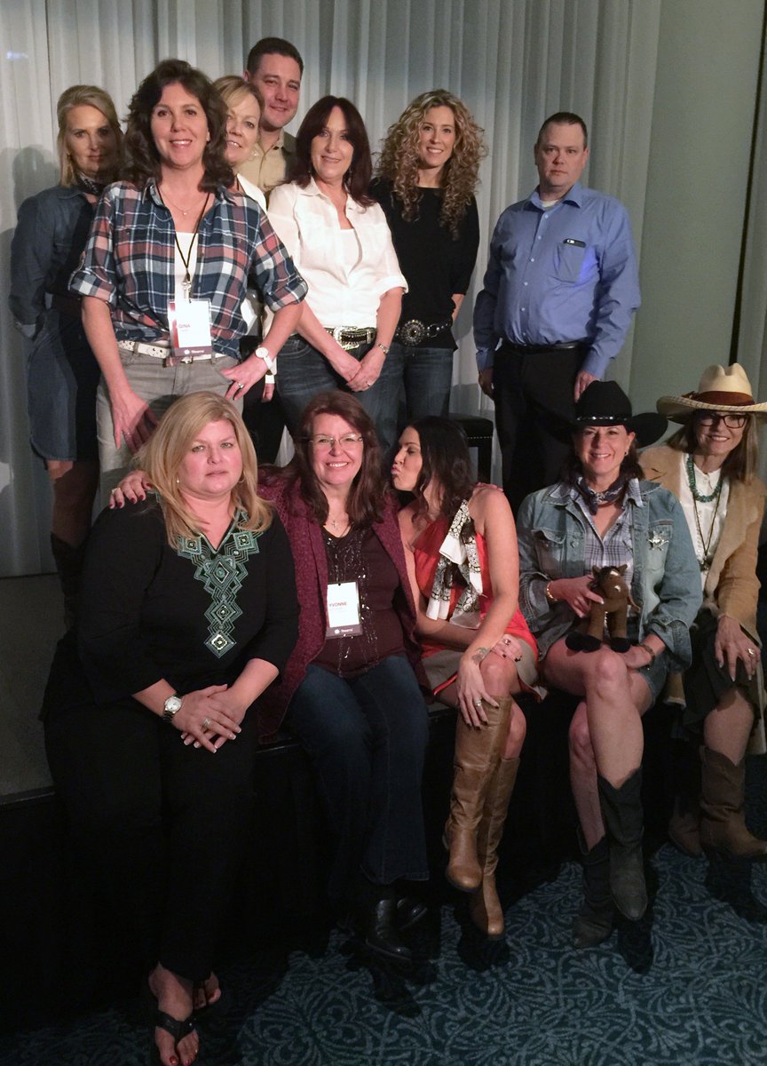 Stearns_Lending's tweet photo. Our #stearnswholesale Nor Cal sales team horsing around at our #stearnsNSC western dinner. NMLS#1854 https://t.co/6wL2BRd2Tx