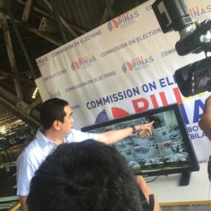 smartmatic's tweet image. Philippine media on guided tour of VCMs warehouse bit.ly/1KviS4l #PH2016