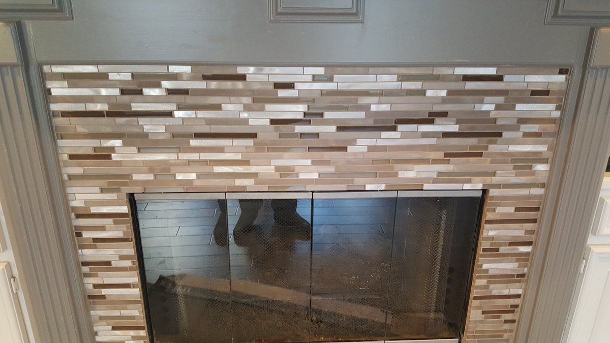 FloorTimes's tweet photo. Amazing upgrade for floors completed! Smoke laminate,gorgeous 8x36 tiles with custom mosaic! #Floorlife #Houston #TX https://t.co/pSEOo0IDUr