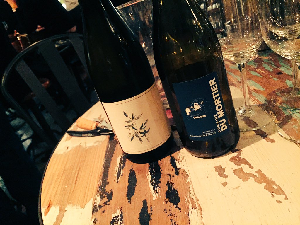 floundie5's tweet photo. Managers meeting #Friday #wineoclock @VinoVeloVinyl #roboredman #napa #chardonnay #cabfranc #loire @VagabondWines https://t.co/cONi0adXJw
