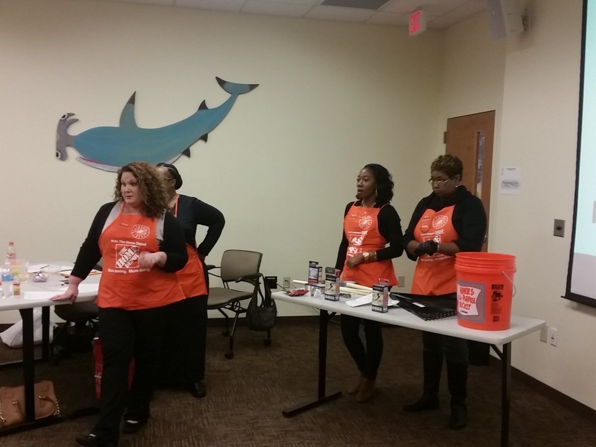 The women of D78 presenting their product to the sharks. #SHARKTANK <a href="/DANI_C_CLARKE/">Dani Clarke Ultiverse⚡️🐑</a>