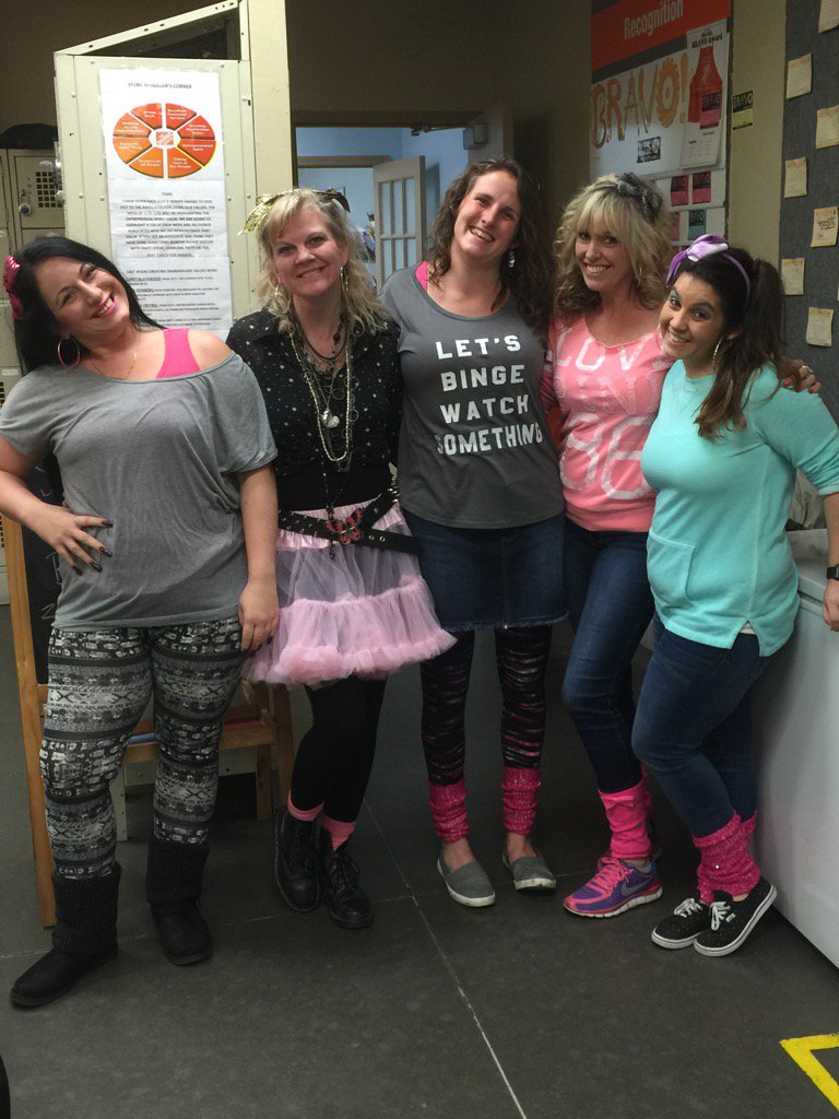 SelphNicole's tweet photo. Fun Friday at the Oviedo Home Depot!! #funwhilewework #bringing80'sback #0287 https://t.co/b5QdQLtTI1