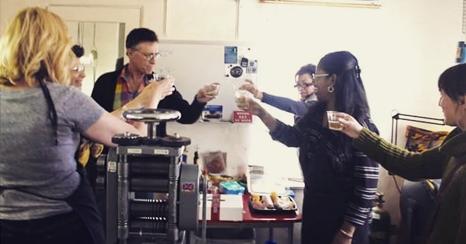 whaleystudios's tweet photo. Celebrating a student's birthday in class.
#champagne, #whaleystudios #birthday https://t.co/PlgFoVZhot