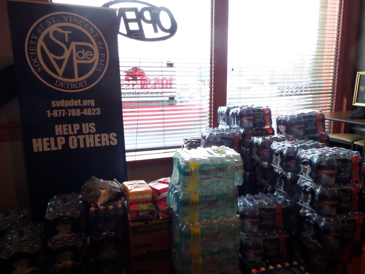 Thank you @1059KISS and <a href="/BridgeDetroit/">Bridge Detroit</a> for organizing today's Waterthon to support #FlintWaterCrisis!