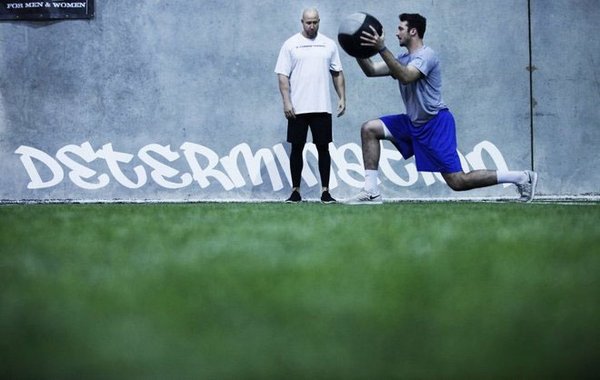 A day in the life of Paxton Lynch as he trains for the NFL draft: memne.ws/1odgPIk
