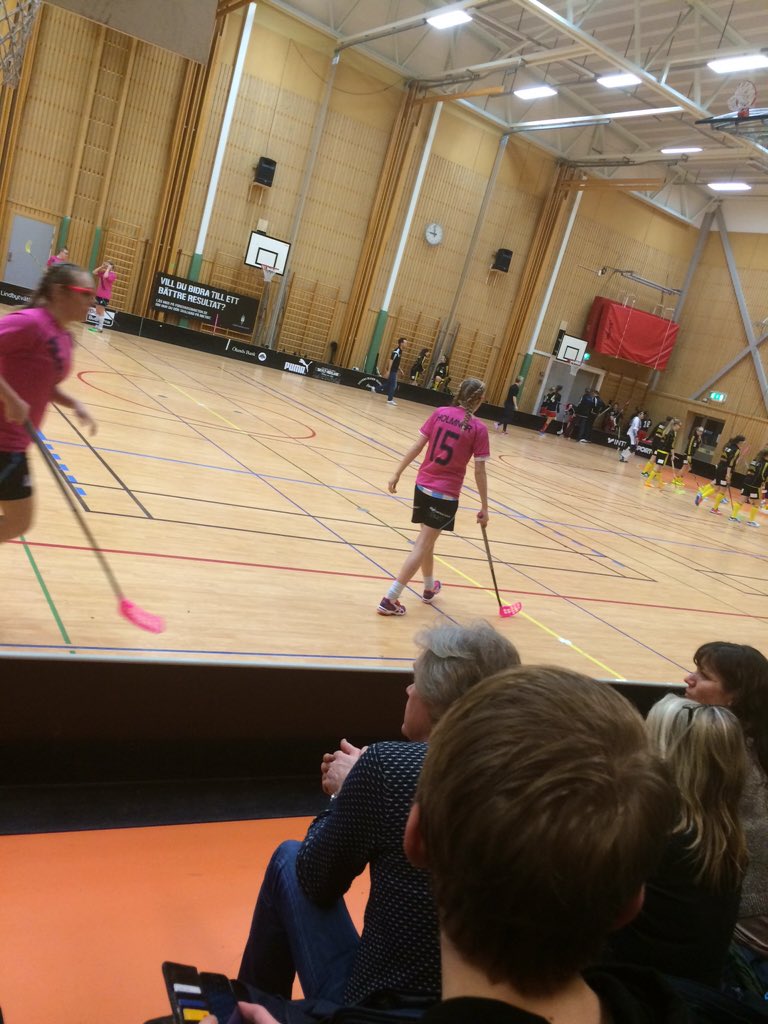 gurra___w's tweet photo. Snart match för tjejerna! #wings #prayforalex #Hallelujah #kycklingpåfredag #rödacupen https://t.co/WmsmS8c6VE