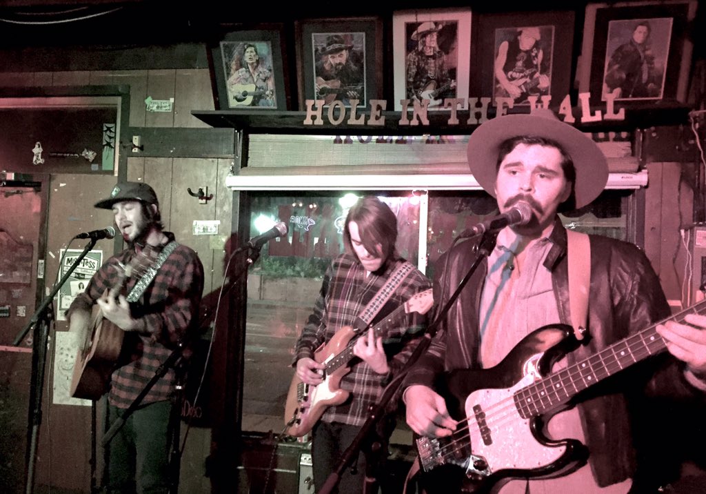 terry2thomas's tweet photo. Fun evening last night with the West Texas Mammoths at Hole in the Wall.
#westtexasmammoths #HITWatx https://t.co/MEAbl747bj