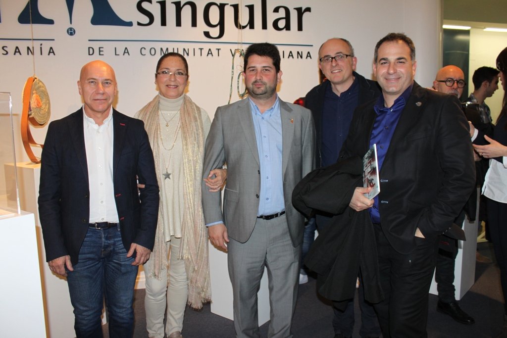 GVAinicotur's tweet photo. .@NatxoCosta amb el disseny i artesania en inauguració exposició @RDS_2016 @GVAartesania @UPV @GVAinforma https://t.co/1WRrywd7ey