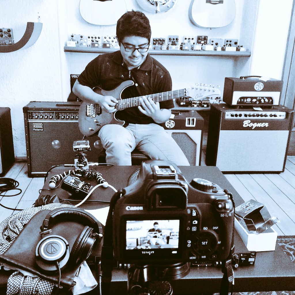 ParavoltBand's tweet photo. Hoy de @GuitarGearDF  @el_nith @jpablomendez preparando algo muy #Paravolt @ParavoltFans_ @Boxx_Records .. Atentos 🎶 https://t.co/NnYneXmadg