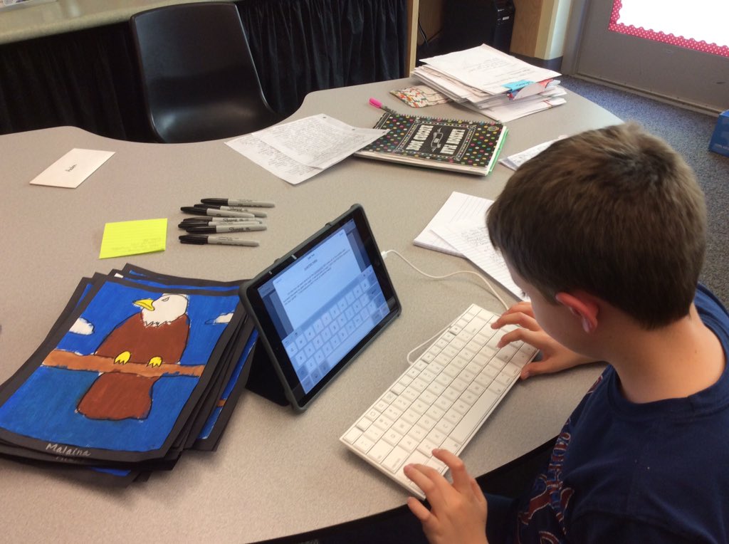 jenlsanders's tweet photo. Using @BookCreatorApp to type our Author's Faire books. #lombardibears #welovethekeyboards https://t.co/FGqKzBW6Kq