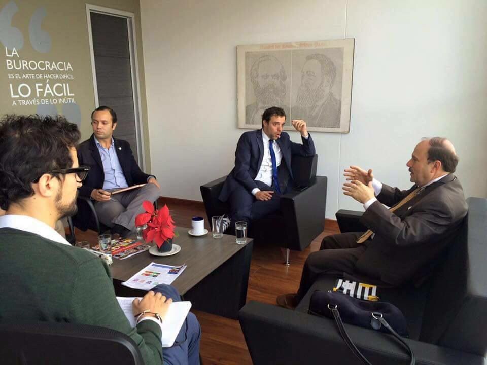 ReyesCanon's tweet photo. ¡Cumpliéndole a jóvenes de Arauca! Reunión con @RAlvaradoGOB y @luisernestogl dará beneficios a este Depto. https://t.co/EYFPGdsik2