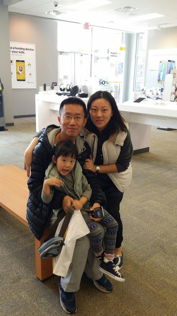 Neal1909Sprint's tweet photo. Welcome The Xiong's! They brought an iphone6+ from China and purchased the 6s and switched to Sprint!! https://t.co/x8PD9bAlIa