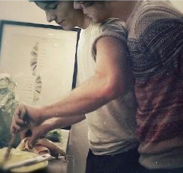all1dcrewreal's tweet photo. My boys 😍😍😍😍 larry sex tape 😂 🍌🍺 https://t.co/8h6LIkYmaH