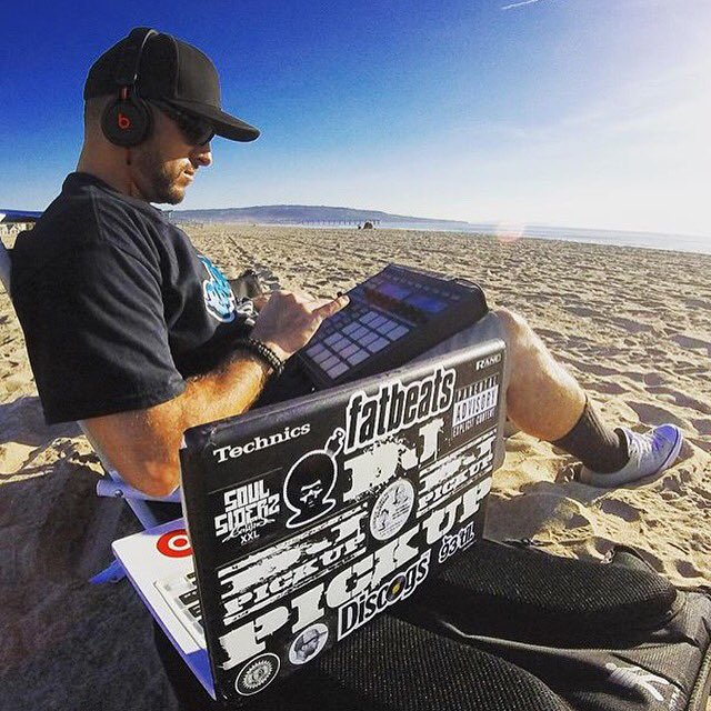 SOULSIDERZ's tweet image. DjPickup enjoying another winter day in the studio #maschine #Socal
