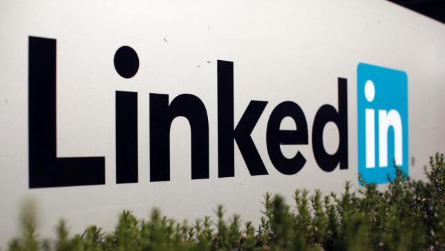 hypebyblick's tweet photo. «Die Mutter aller Crashs»: #LinkedIn taucht 45 Prozent https://t.co/6RRT0CVmGw https://t.co/49YL2qcF8l