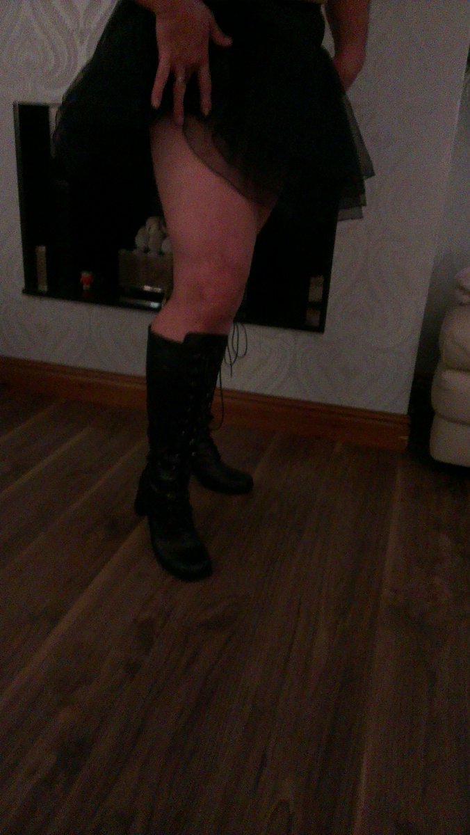 jelms501's tweet photo. Omg  guess who's legs these are #rockyhorror  @NAQuirk @yummycabbages @annemarie3179 @Foodcollege1 @carlysmith85 https://t.co/4ildNL864v