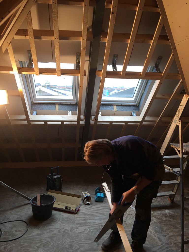 dalwinbouw1's tweet photo. #vuren latten en #gipsplaat aanbrengen #nieuwbouw #woning #puttenstraat #genemuiden https://t.co/YTB36C3mba