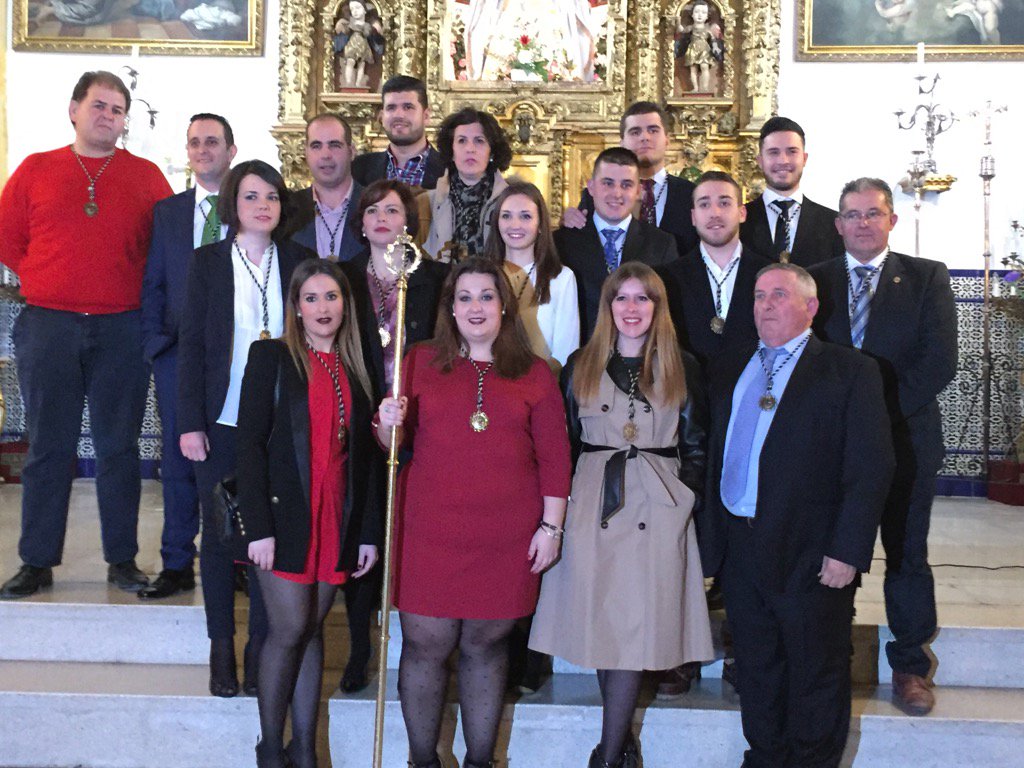 BasiAlcalde's tweet photo. Felicidades a Elena Romero por nombramiento como hermana mayor Cristo Expiración y suerte a nueva junta de gobierno. https://t.co/UflFX1lXsG