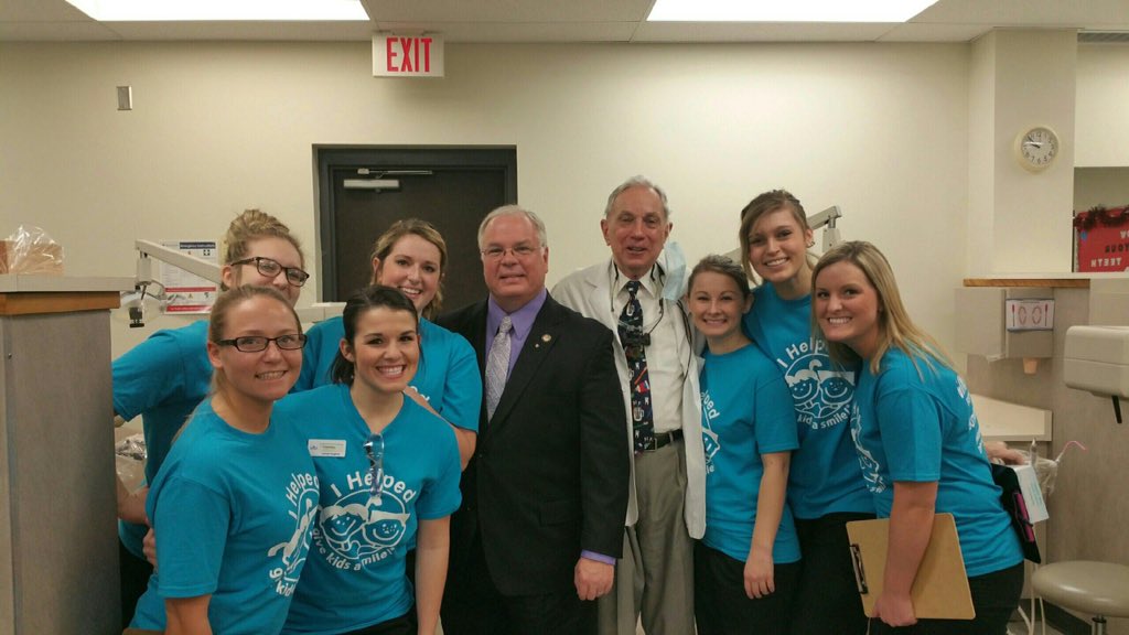 whitter333's tweet photo. Pretty cool hanging out with the senator and donating some time to less fortunate kids #blessed #dthy https://t.co/IJ1MDsn6cZ