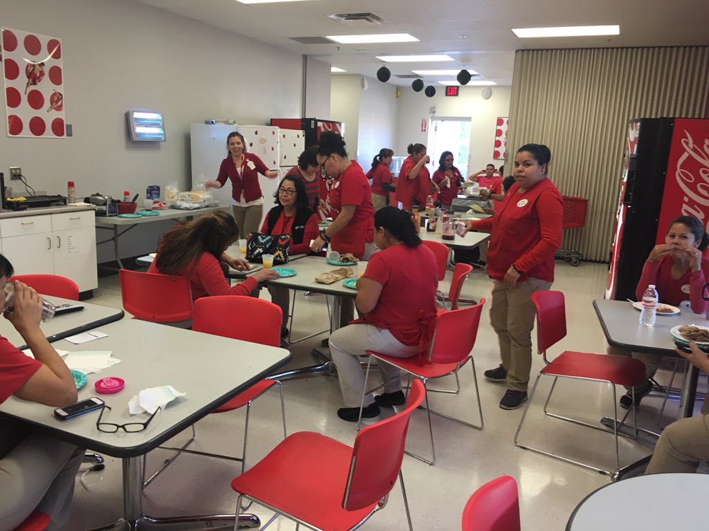JaKay's tweet photo. Love my LOG team!! Waffle breakfast for everyone!! #youmaketarget #t1867 #lovemyteam @TonyCostanzoTGT @JessiBonanno https://t.co/l1UHDuAEua