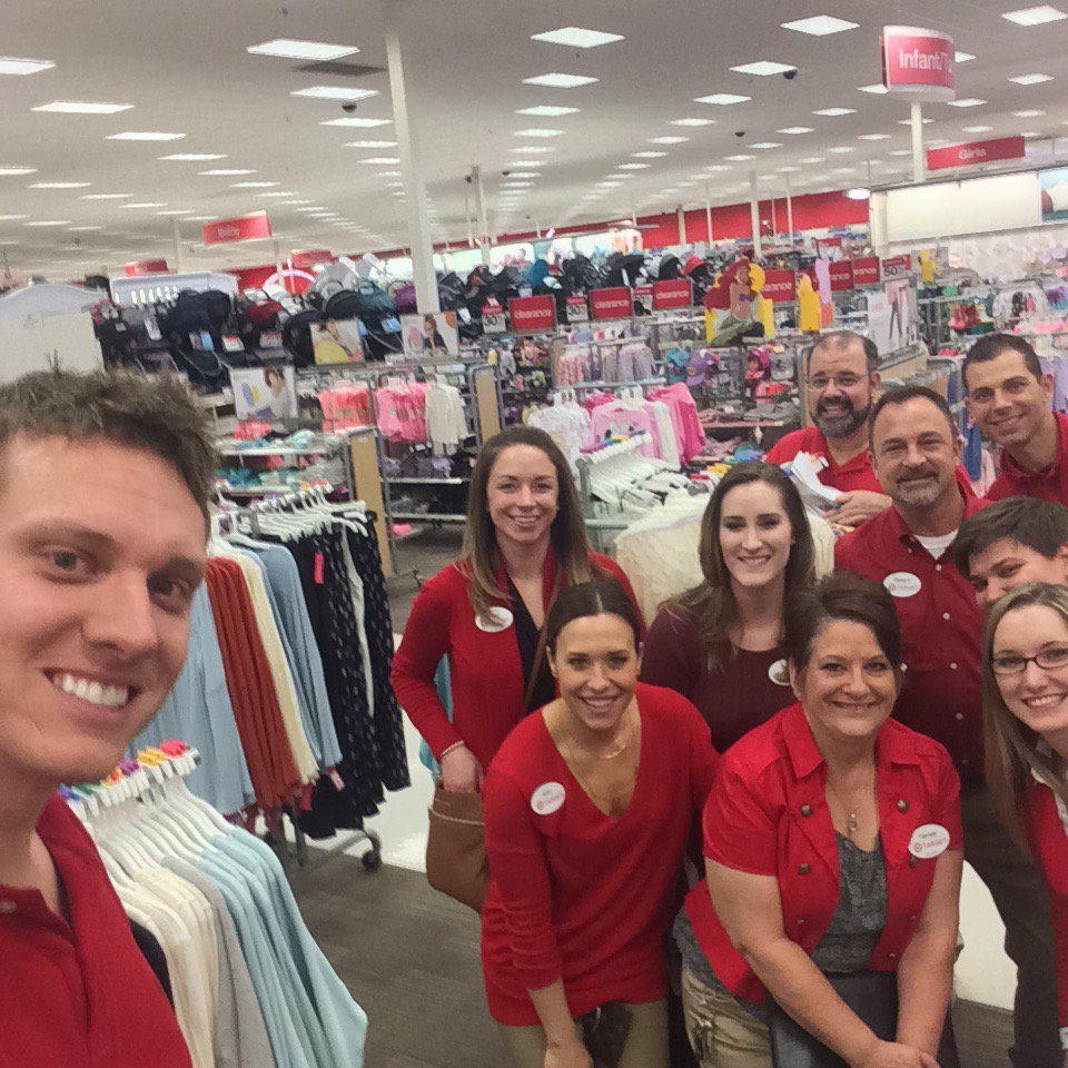 AbbyRollman's tweet photo. Sales, service, LPA, payroll...no problem at T2169!  Awesome team!! @justinadamburns @GregVandaveer https://t.co/QB2CU02mVr