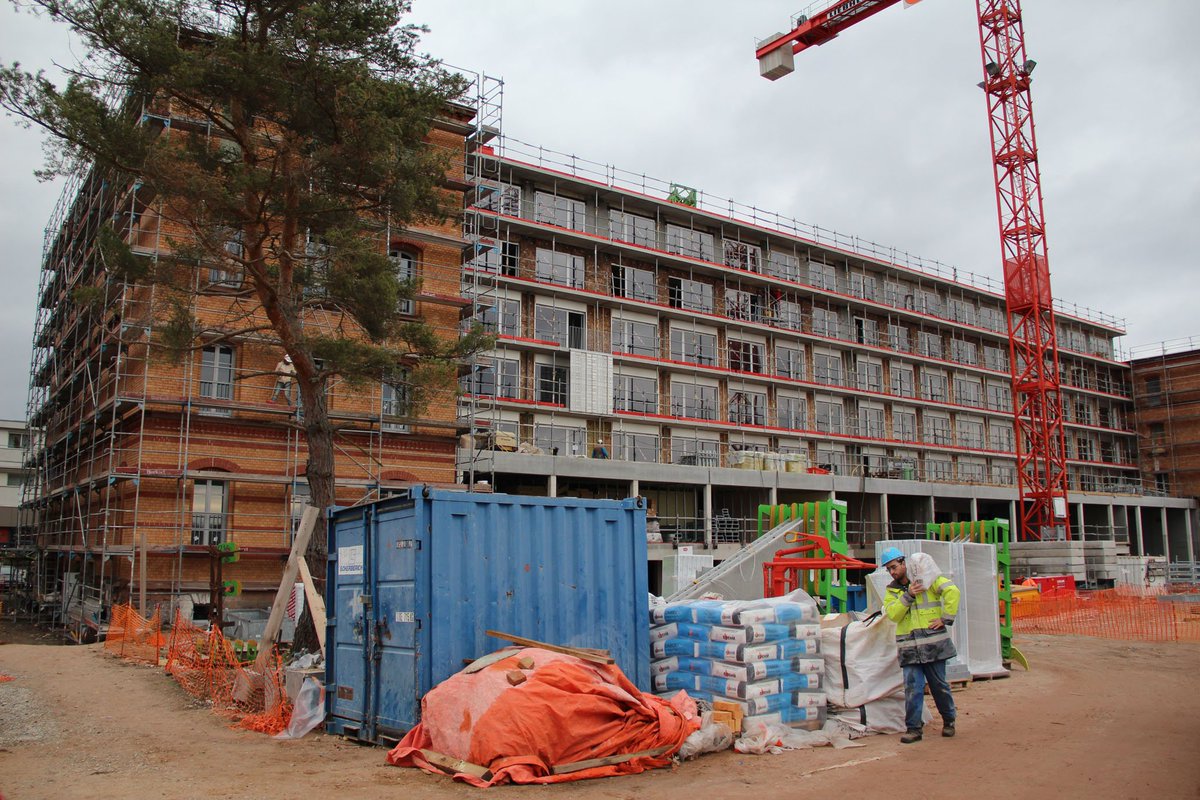 VilledeHaguenau's tweet image. Visite cet après-midi du chantier de la future résidence junior à l'#Ecoquartier Thurot à #Haguenau. #Amitel