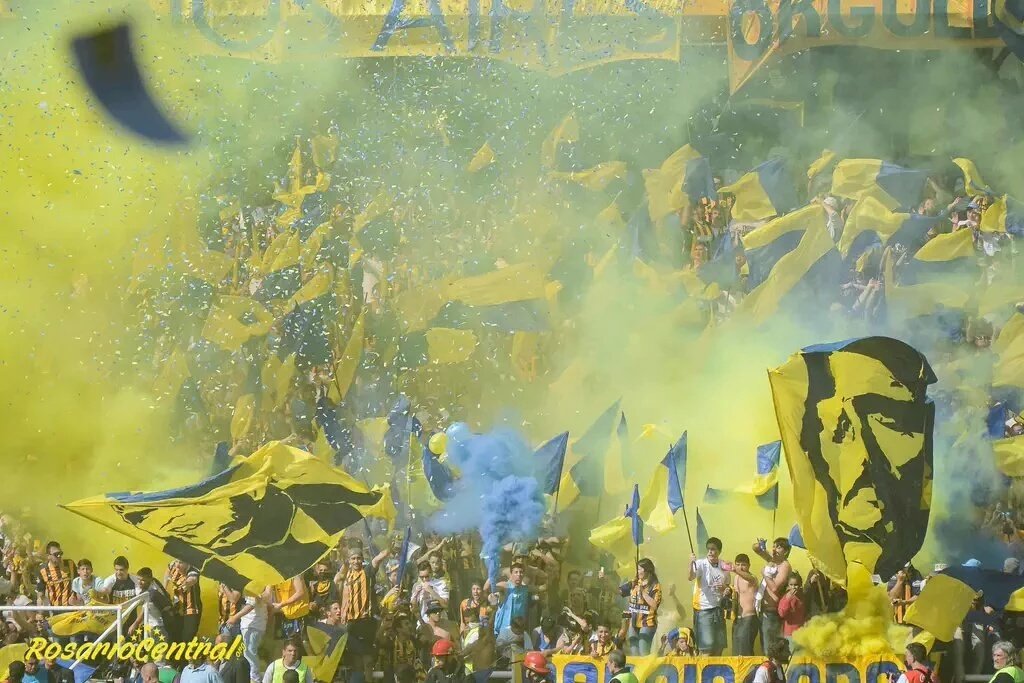diegobranca's tweet photo. En un rato juega #Central. 
Fíjate la salida. El marco. La gente. La pasión. De ahí el xq para mi es el 6to Grande. https://t.co/y3pPSlE2Vo