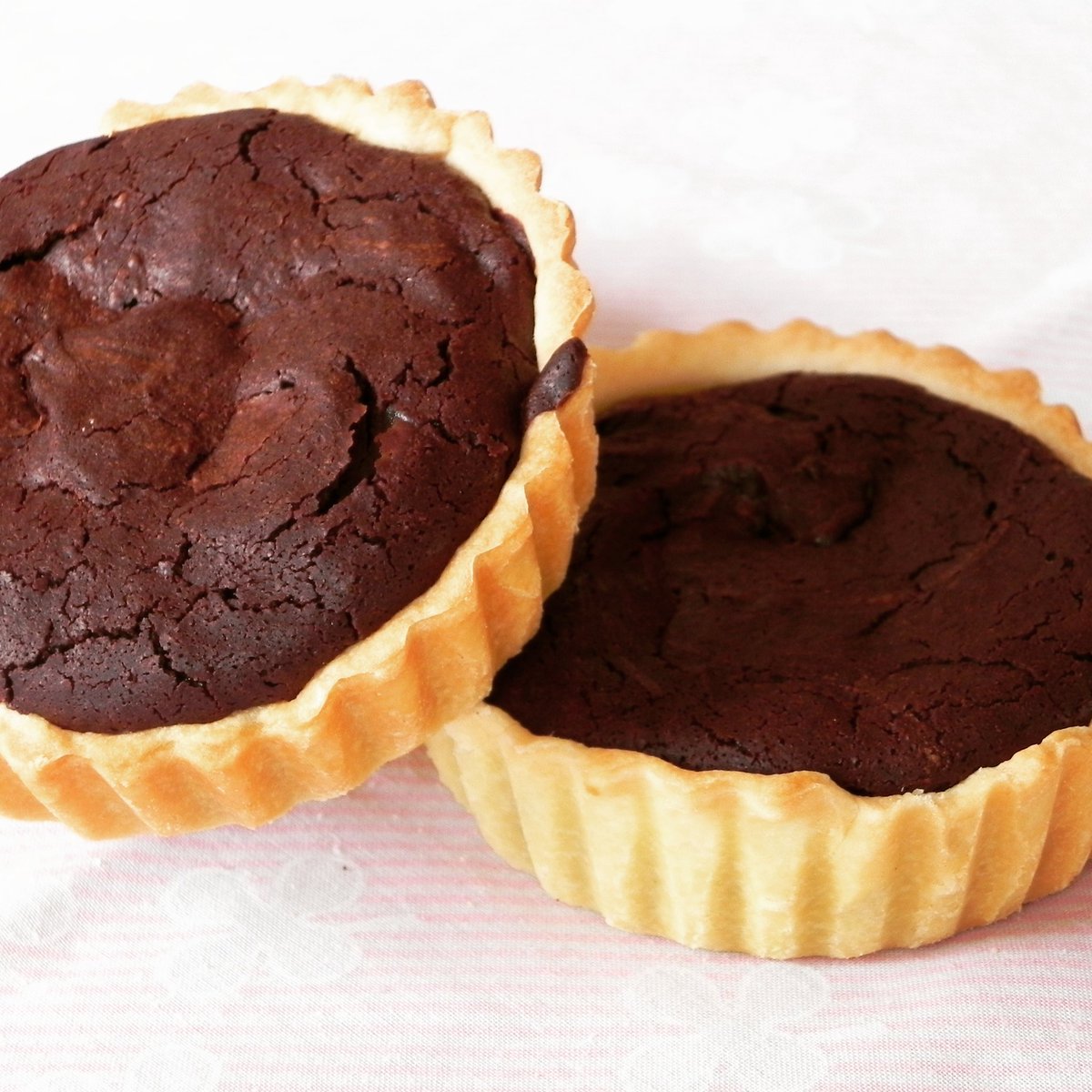 le100facons's tweet photo. Après la chandeleur, quoi de mieux que des Tartelettes au chocolat?! Réalisées par @Mu_Chmr #food #Toulouse #dessert https://t.co/Cd8E5uAyyu