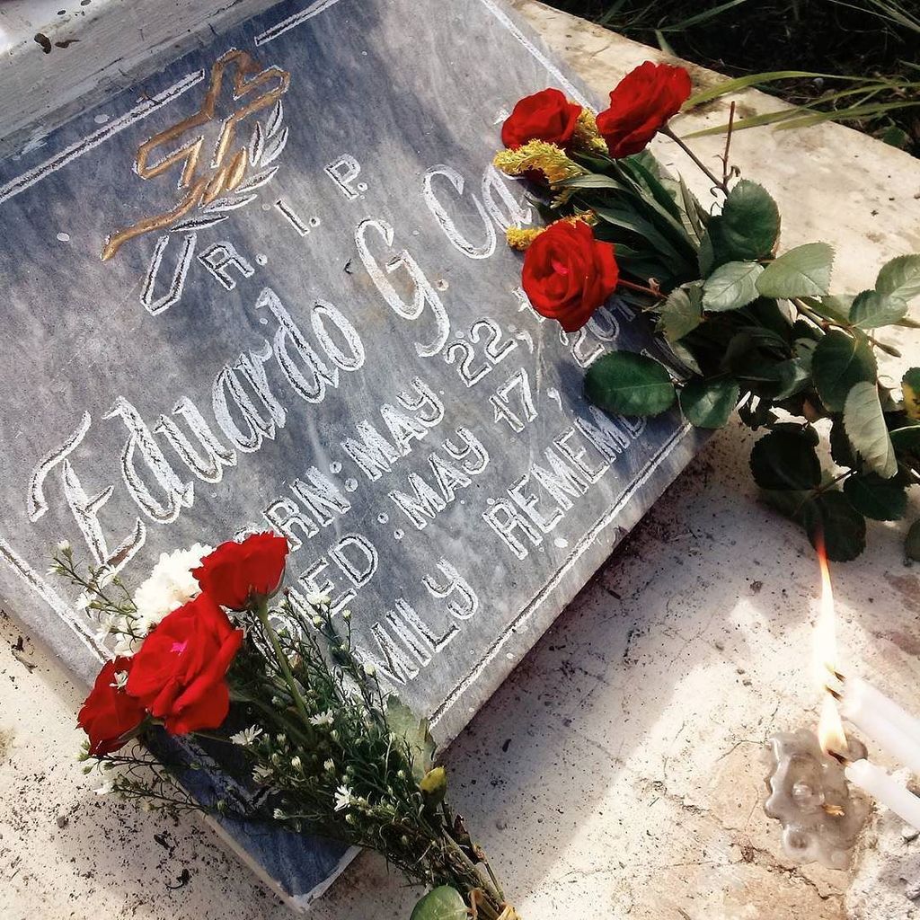 millitoots's tweet image. Missing you so much :( #missingyou #melancholicmood #cemetery #redroses #rip #inlovingmemo… ift.tt/1URrpz3