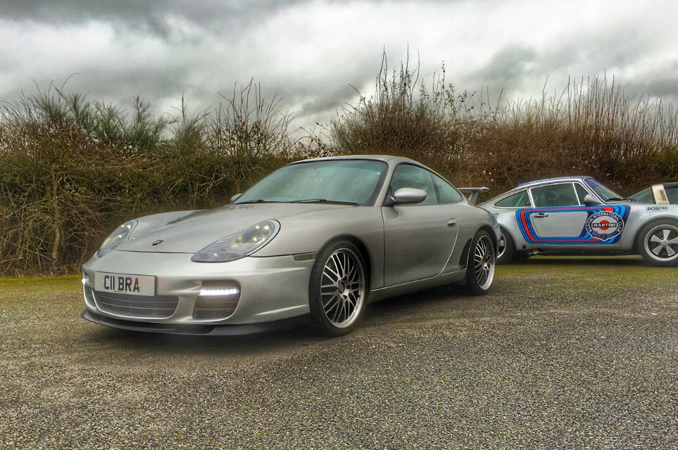 Racing_Gold's tweet photo. Great to meet Paul @PaulStephens911 today whilst the company mule was was being used for a photo shoot. #modified911 https://t.co/kJ8GWzOPZu