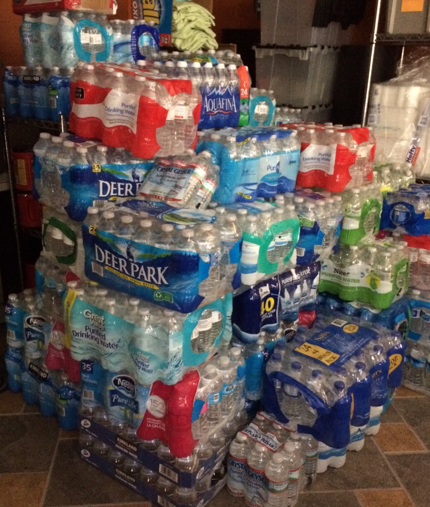 Grace's Kitchen (@graceskitchen2) on Twitter photo Thank you to the K5 teachers & students <a href="/DeerValleyElem/">Deer Valley ES</a> for marking the 100th day of school by donating water. Thank you to the K5 teachers & students <a href="/DeerValleyElem/">Deer Valley ES</a> for marking the 100th day of school by donating water.