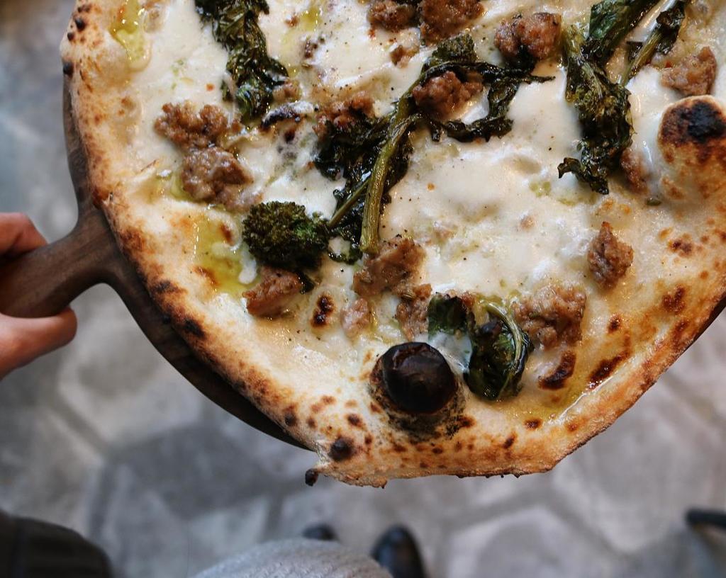 pizzaprova's tweet photo. TGIF! #Pizza will start your weekend off the right way.🍕#pizzaprova #weho #tgif #pizzapartyfridaynight #pizzaparty https://t.co/Sf8PUUuXS7