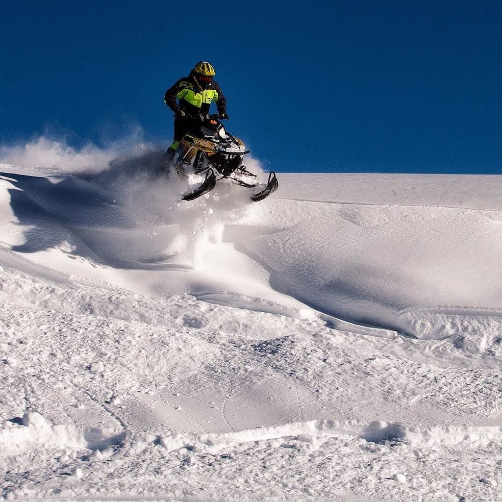 SnowmobileFotos's tweet photo. #Snowmobile Foto: By Instagram r_prohorov https://t.co/NnaWMHZrXV #motorfistrussia #redsleds #redsledsmag #polaris… https://t.co/IVrLGVUXWT