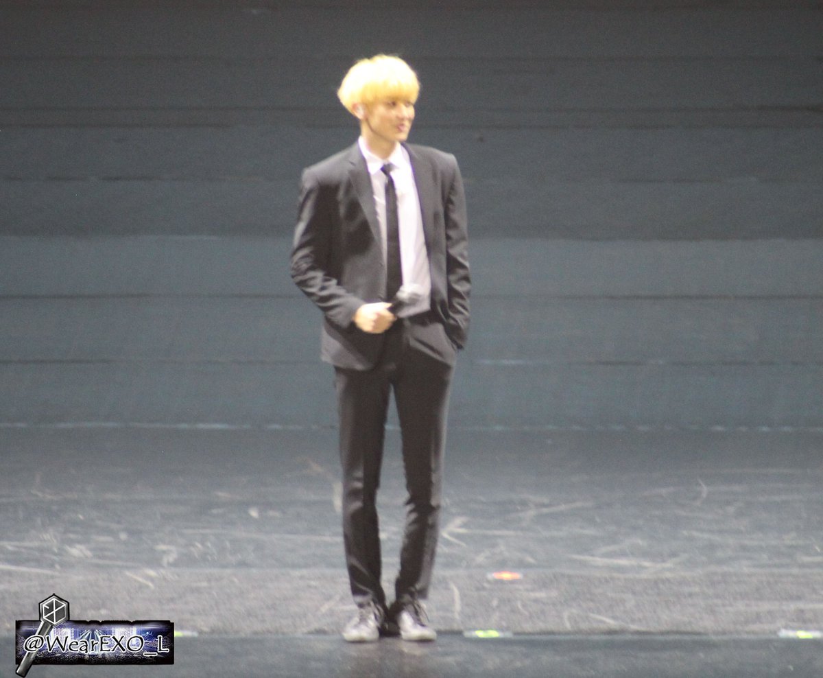WearEXO_L's tweet photo. 160123 EXOluXion in Manila - Chanyeol https://t.co/hy4iuTuwQI