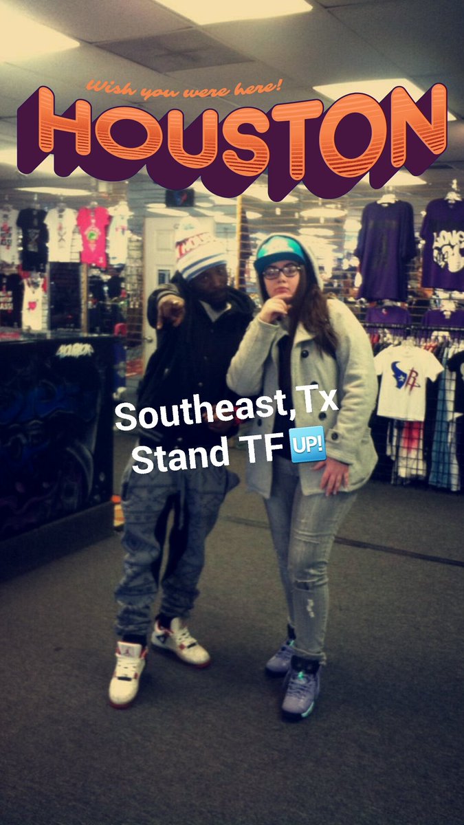 Had to take a pic with my fav #WhiteGirlRapper @ChaoticQueenRap 💯 #Myninja #SouthEastHoustonTx @southsidesmokeshop🏢