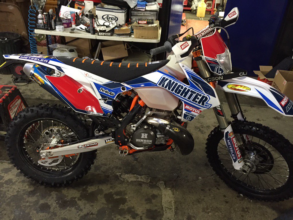 Bike finally ready after alot of grief, thanks to @amped for last min.com stickers, full factory