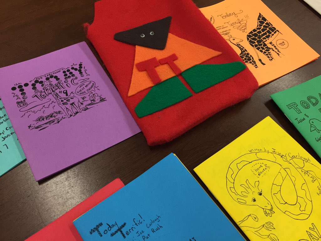 prasertwaitl's tweet photo. A quiet Friday evening with #zines, #bookart, and middle school kids! https://t.co/bjm3nDy951