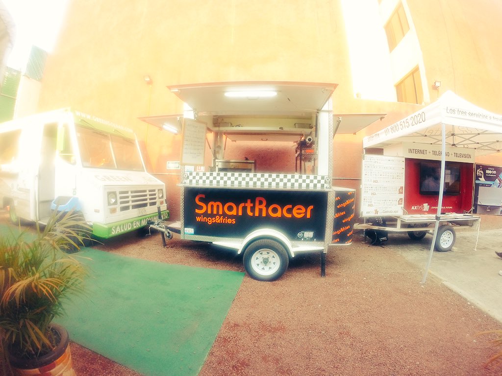 Tarde tranquila para comer en #lazona !!!