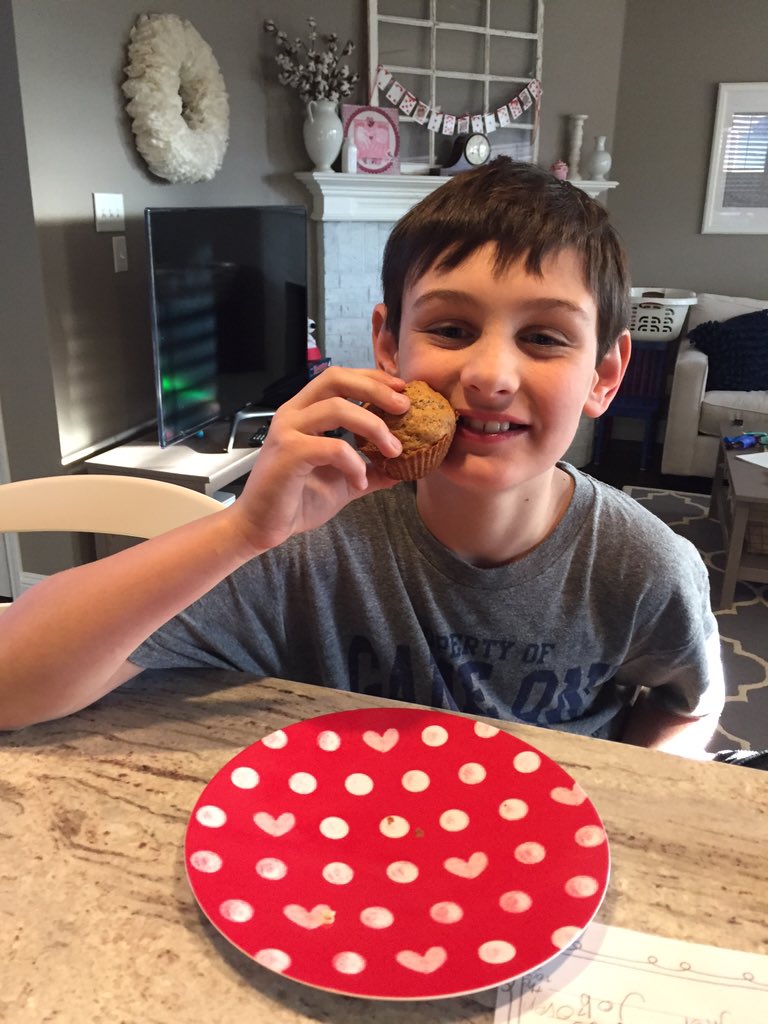 christinekless's tweet photo. Homemade whole wheat banana muffins! #21DayChallenge
#LeoSnacks
#AllenSnacks
#GoAllenBeatProsper https://t.co/M5sS32v8iR