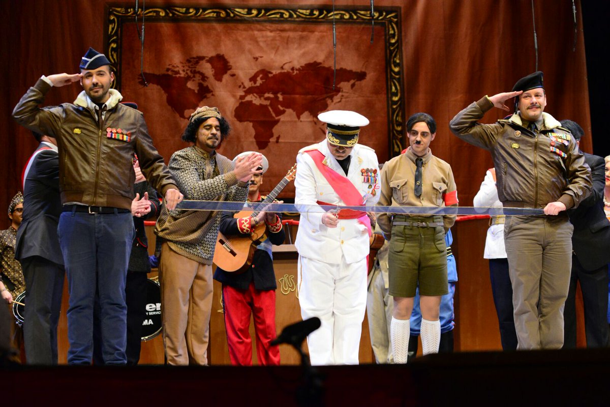 RdeSerpentina's tweet photo. La actuación de @loswatercloset es todo un bombazo #COMBA2016Final https://t.co/mcyweu0KbR
