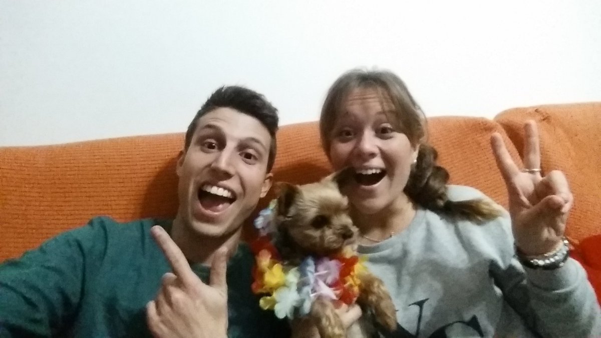 roberomero92's tweet photo. Inculcando al pequeño a las noches largas de carnaval #eltangaiF https://t.co/LsFiaBPvWD
